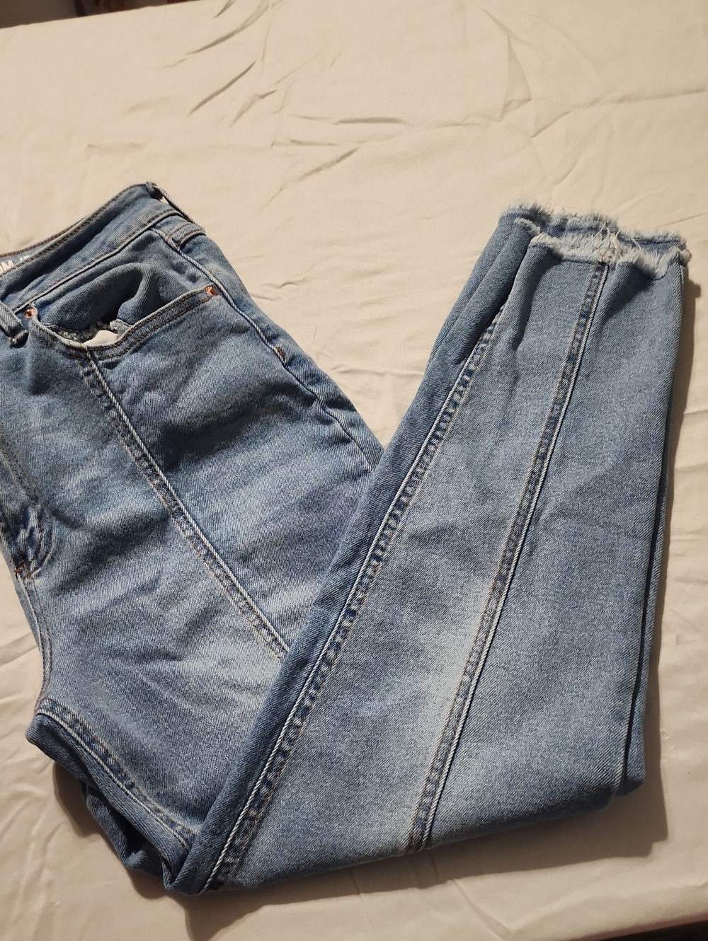 Women's Light Blue Straight-Leg Jeans with Frayed Hem